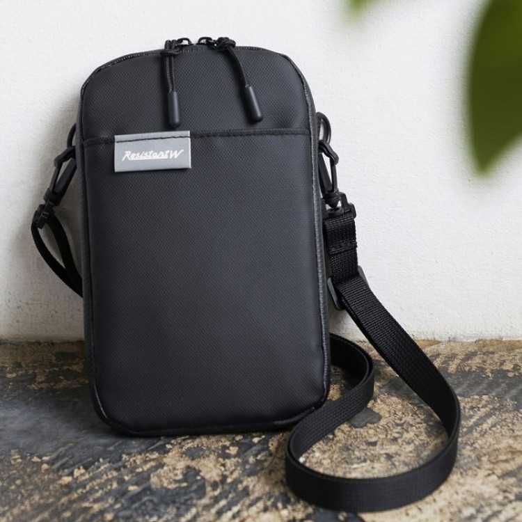 Resistant W 汚れに強い防水スマホショルダーバッグBOOK