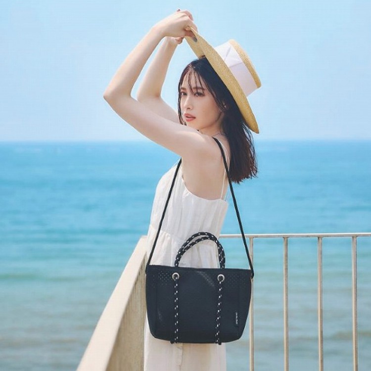 On The Shore 超軽量！ 3層ショルダーバッグBOOK