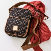 CHRISTIAN OLIVIER PARIS スクエアお財布ショルダーバッグ BOOK