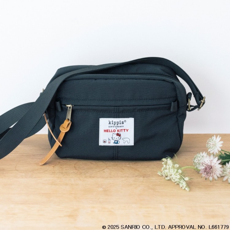 HELLO KITTY×kippis　ミニショルダーバッグ Metsamansikka BOOK