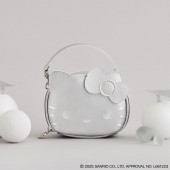 HELLO KITTY × BRILMY リップが縦に収納できる ズボラに優しいミニコスメポーチ BOOK SILVER ver.  SPECIAL PACKAGE